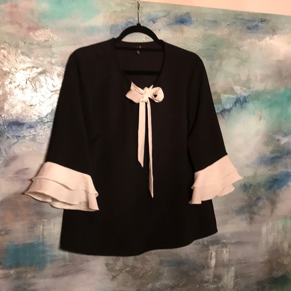 Black and white blouse - Picture 2 of 2